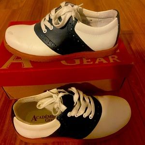 girls blue and white saddle oxford. Excellent condition!